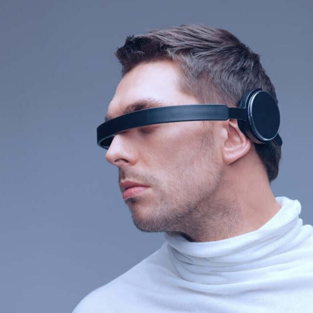 picture-handsome-man-with-futuristic-glasses 1-min